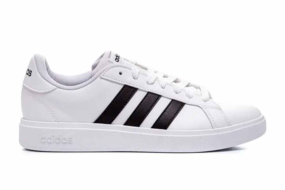 Tênis feminino Adidas branco com detalhes pretos