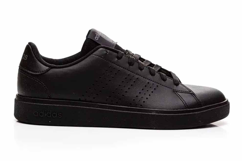 Tênis Adidas preto com design clássido