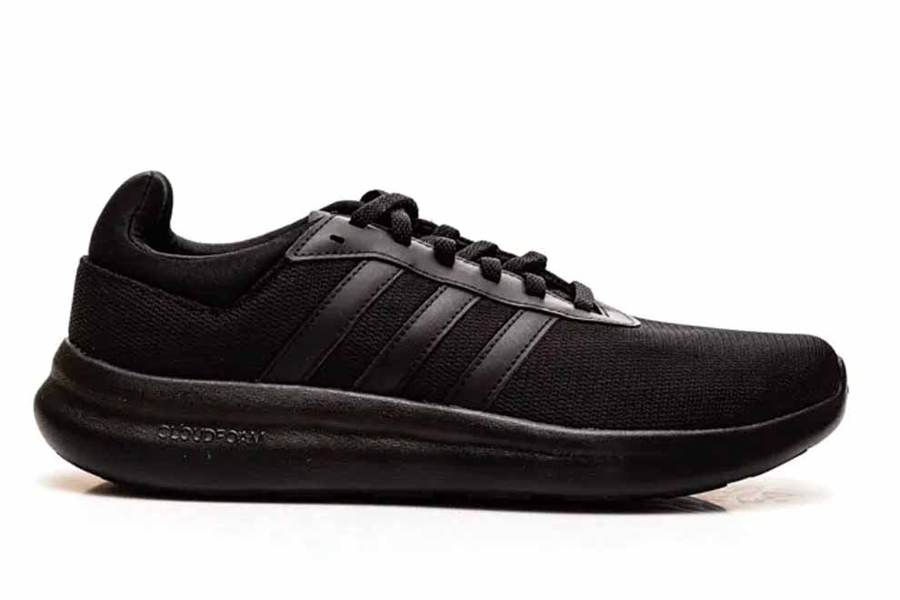 Tênis Adidas preto com detalhes em malha