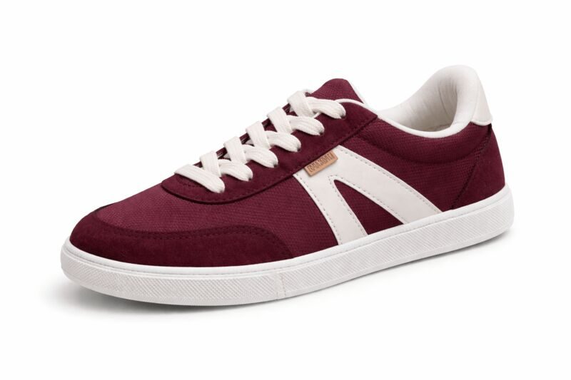 Tênis casual masculino vinho com detalhes brancos