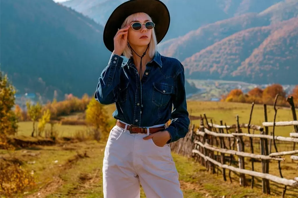 Calça branca com camisa social